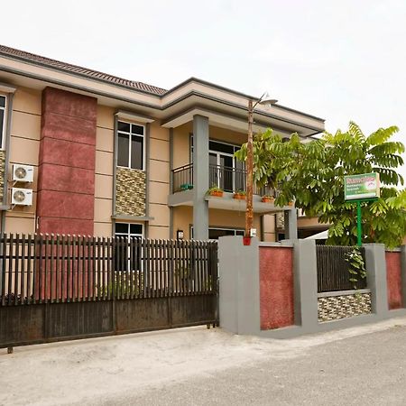 OYO 1394 Rumaisa Homestay Syariah Pekanbaru Bagian luar foto