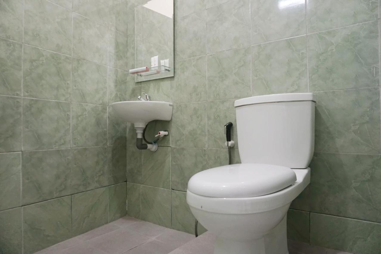 OYO 1394 Rumaisa Homestay Syariah Pekanbaru Bagian luar foto