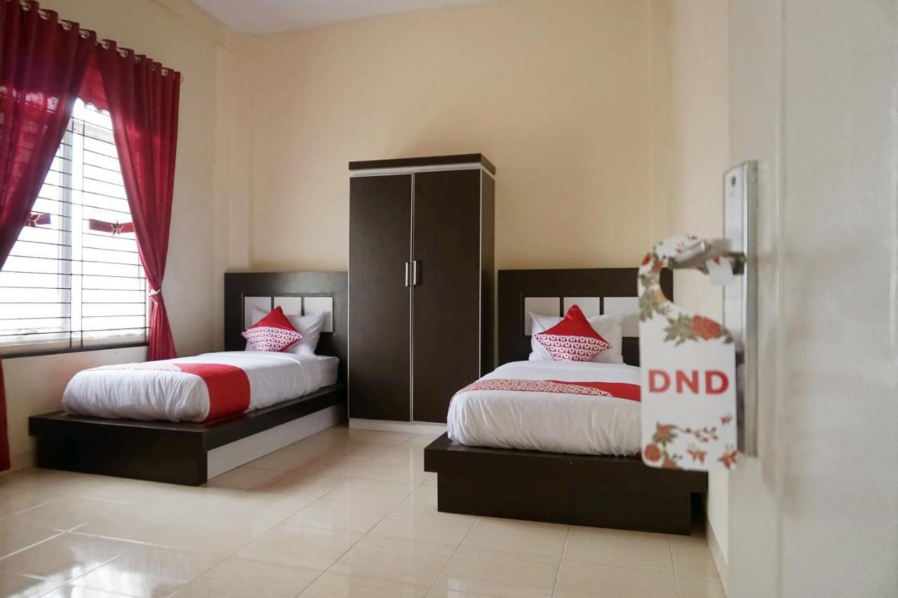 OYO 1394 Rumaisa Homestay Syariah Pekanbaru Bagian luar foto
