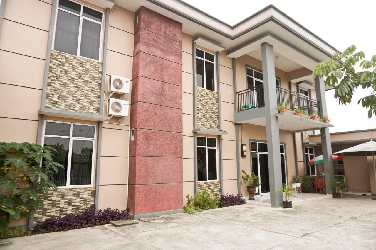 OYO 1394 Rumaisa Homestay Syariah Pekanbaru Bagian luar foto