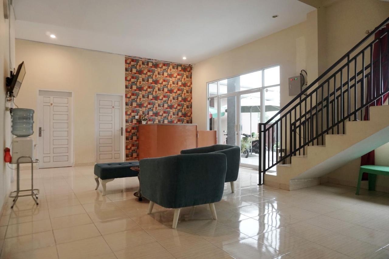 OYO 1394 Rumaisa Homestay Syariah Pekanbaru Bagian luar foto