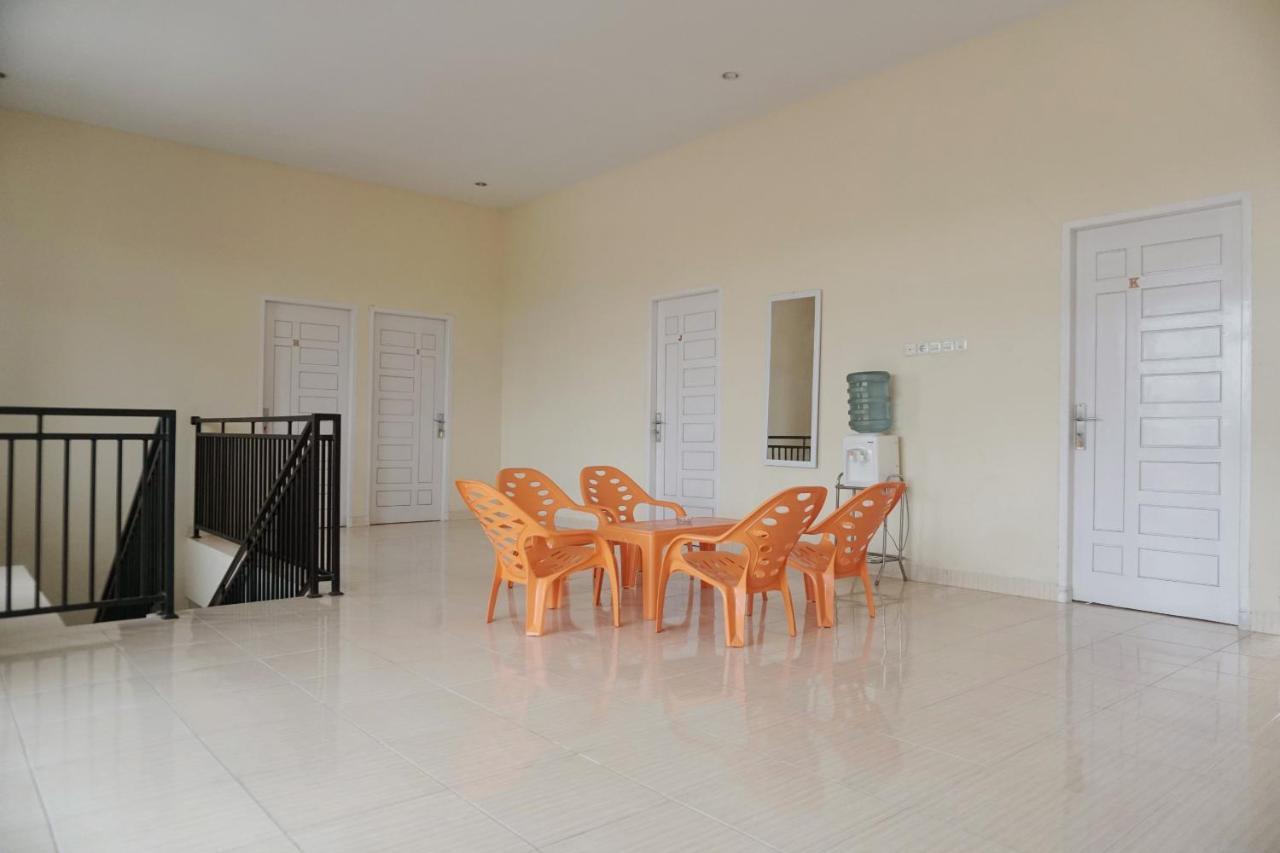 OYO 1394 Rumaisa Homestay Syariah Pekanbaru Bagian luar foto