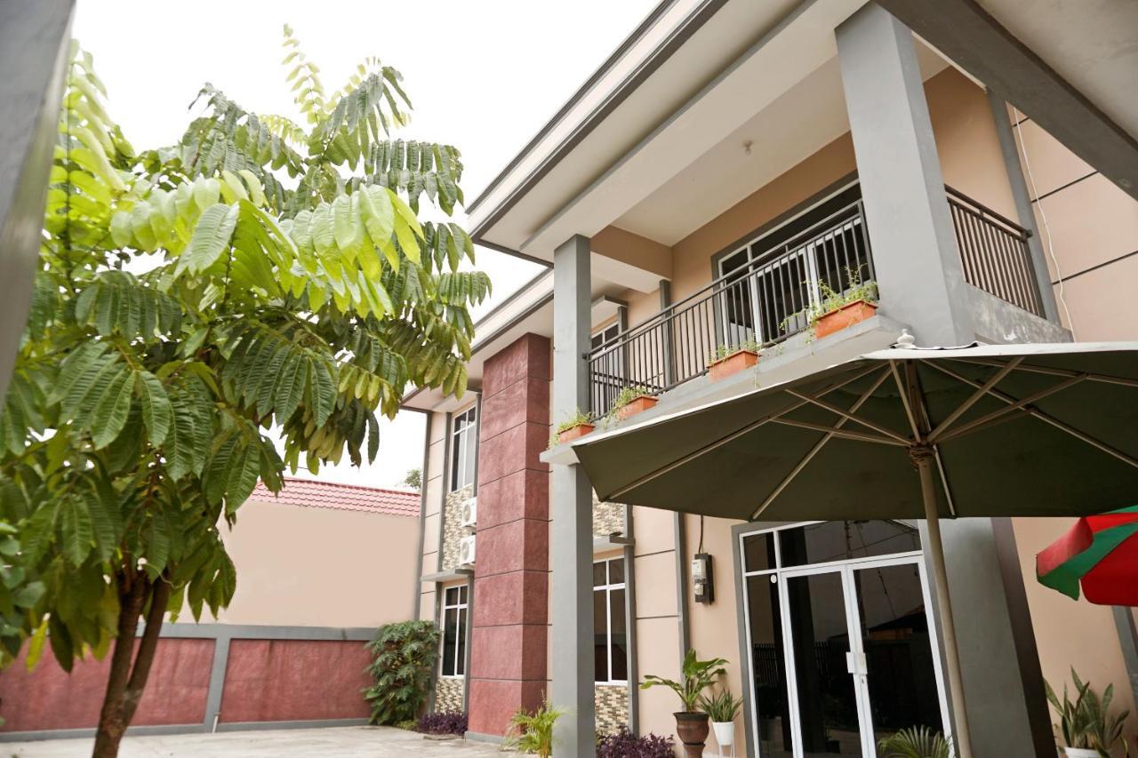 OYO 1394 Rumaisa Homestay Syariah Pekanbaru Bagian luar foto