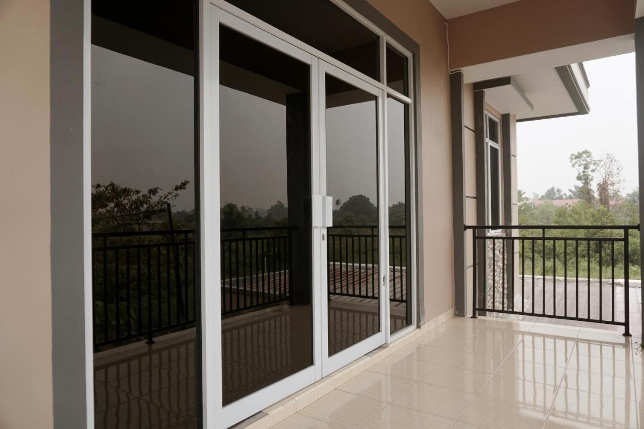OYO 1394 Rumaisa Homestay Syariah Pekanbaru Bagian luar foto