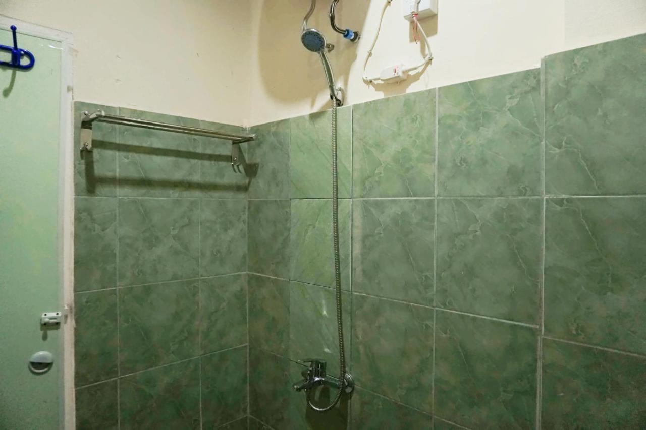 OYO 1394 Rumaisa Homestay Syariah Pekanbaru Bagian luar foto